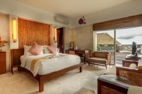 TG 5 Bedroom Villa Panoramic Bay View - Image 2