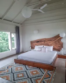 Seclude Palampur - Chambre des maîtres avec lit rond - Image 2