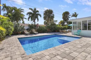 Heated salt water-pool & spa, walk to local beach, park, boat ramp, restaurants. - Image 1