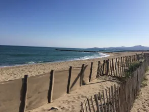 Appartement ensoleillé 2 chambres sur le port avec vues superbes, 10 min à pied de la plage - Image 5