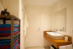 Magnificent apartment with terrace and garden overlooking the sea and the Golf - Image 4