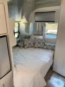 Airstream in Desert Oasis w/ HOT TUB - Image 5