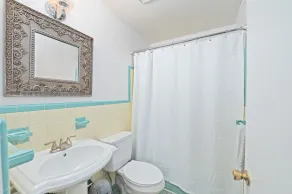 Attn: Beach adventurers and pet friendly seekers, close to downtown Sarasota - Image 5