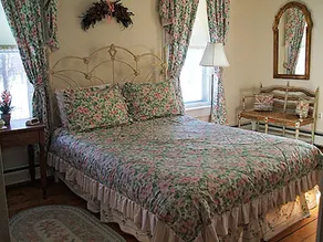 Nelson Pines Rose Rm - 1 of 3 private rooms in Cooperstown Classic Victorian - Image 3