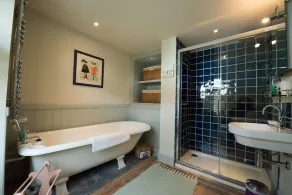 The Beach House at Sandgate    Right on the beach - Image 2