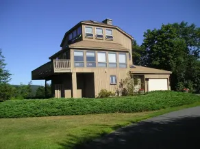 Beautiful Vacation Home with Spectacular Views - Image 5