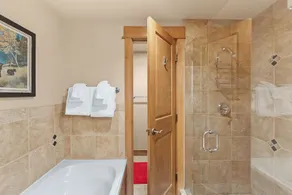 Ski-in / Ski-out, extra komplettes Badezimmer, High-End-Oberflächen, kostenloses WIFI - Image 4