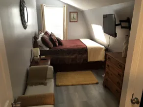 Adorable Two Bedroom Cottage Guesthouse (2 Story) - Image 5