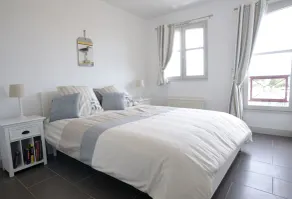 Remodeled waterfront romantic apartment downtown Honfleur. Panoramic sights - Image 5