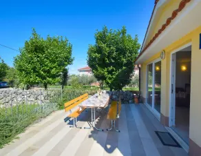 Apartamento para dos personas con una terraza Turčić, Krk (A-19385-a) - Image 5