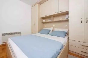Holiday apartment with air conditioning and sea view - Image 5