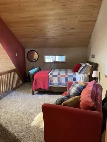 WELCOME TO OUR MOUNTAIN PARADISE in Pineloch Sun above Lake Cle Elum.. - Image 5