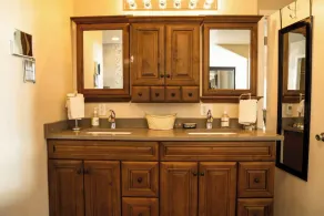 Large Black Butte Meadow Home With Mountain Views - Image 5