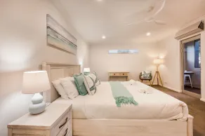 CONTEMPORARY COASTAL BEAUTY SITUATED IN A CENTRAL & BEACHSIDE LOCATION - Image 4