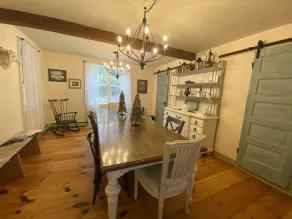 Luxurious Farmhouse Style Home - Get away from it all in picturesque setting - Image 2