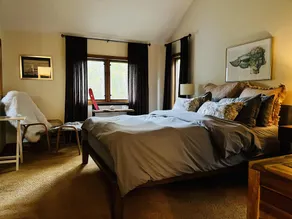 Modern-Rustic Style, Spacious, Suntec Townhouse.  Hot tub & sauna. - Image 4
