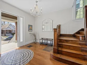 Deluxe 6 Bedroom 3 Min to Downtown w 2-car Driveway - Image 2