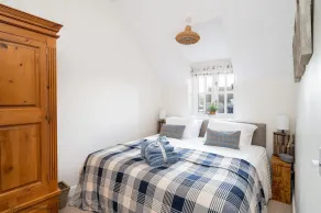 Stunning 2 bed holiday home by the sea with 5 person hot tub - Image 5