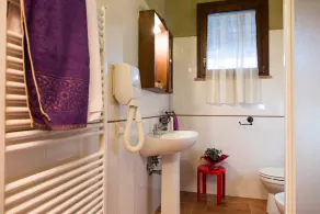 Flat in Lari, A/C, terrace, pool, restaurant, Wi-Fi, close to the village, Al - Image 2