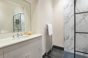 George street boutique apartment 2 - sleeps 6 guests  in 2 bedrooms - Image 2