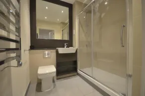 Stunning Lake n City View 2BD 2BA - Image 3