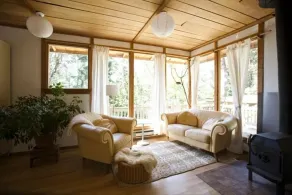 Un nido felice tra gli alberi, unico Salt Spring Cottage vicino alla città - Image 5