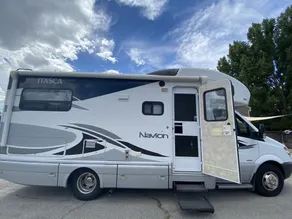 Luxury Mercedes Class C - Non Stationary RV Rental Sleeps 5 - Image 3
