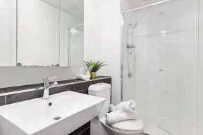 A Spacious 2BR Apt Walk to Southern Cross Station - Image 3