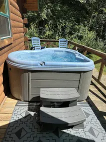 Cozy cabin for two adults . no room to add extra . Cabin in the woods w Hot tub - Image 5