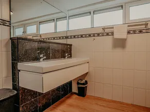 Nice Houseboat with Dishwasher near Amsterdam - Image 2