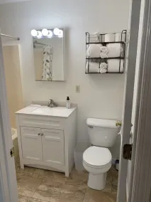 COZY GET AWAY, WALKING DISTANCE TO QUAINT PORTSMOUTH 1BR apartment - Image 3
