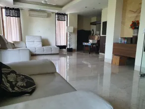 Deluxe 4 Bedroom Apartment - Image 3