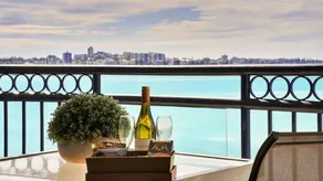 Ramada 812 Waterfront Apartment With Pool & Spa Acces - Image 4