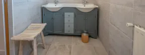 3-Bed Home with Garden, Parking Near Beach & Shops - Image 3