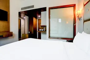 Stylish & Modern Stays at Palette River Front - Image 5