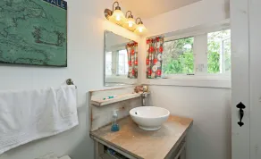 Perfect Water View Year-Round Cottage! - Image 3