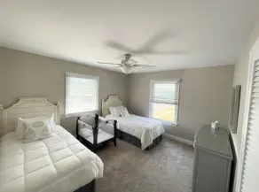 Unbeatable location - 4 houses to beach, 5BR, 3BA, walkability! - Image 5