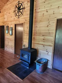 The cozy cabin… 12 minutes to Grand Beach! - Image 2