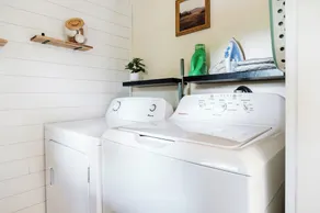 Mountain View Bungalow Near Breweries, Trails, Pool and Waterfalls - Image 2