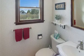 Beautiful Bayview 3 bedroom, 3 bath home / walking distance to beach.  Sleeps 9. - Image 3