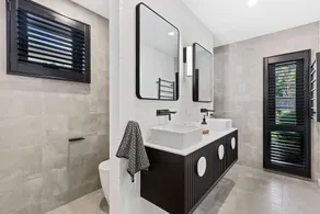 Enjoy the sense of tranquillity in the stylish beach escape (sleeps 10) - Image 2