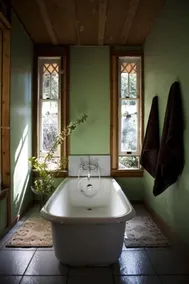 Un nido felice tra gli alberi, unico Salt Spring Cottage vicino alla città - Image 2