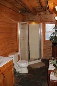 Mysig familjevänlig log cabin med 25ft interiör öppen spis + moderna bekvämligheter. - Image 5