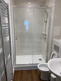 Spectacularly furnished two bed flat with balcony - Image 2