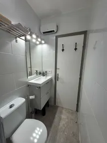 Casa condizioni perfette, zona molto tranquilla a 750m spiaggia, vicino a supermercati. - Image 5