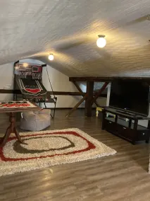 Modern Farm House and Barn- 5 ac and Pool/Hot Tub- 24 people- 599 a night! - Image 5