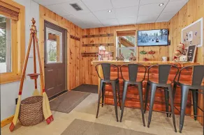 Private Lakefront Stay with Beautiful Sunset Views, Kayaks, & Kid’s Area - Image 4