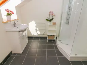 SHOREFIELDS ONE, pet friendly, country holiday cottage in Heysham - Image 2