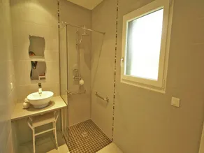 Comfortable Apartment with Balcony - Image 2