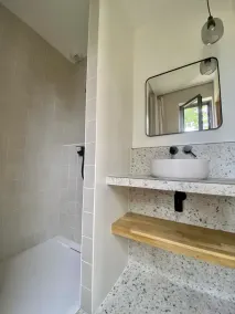 New wooden house, swimming pool, 5 minutes' walk from the beach. - Image 3